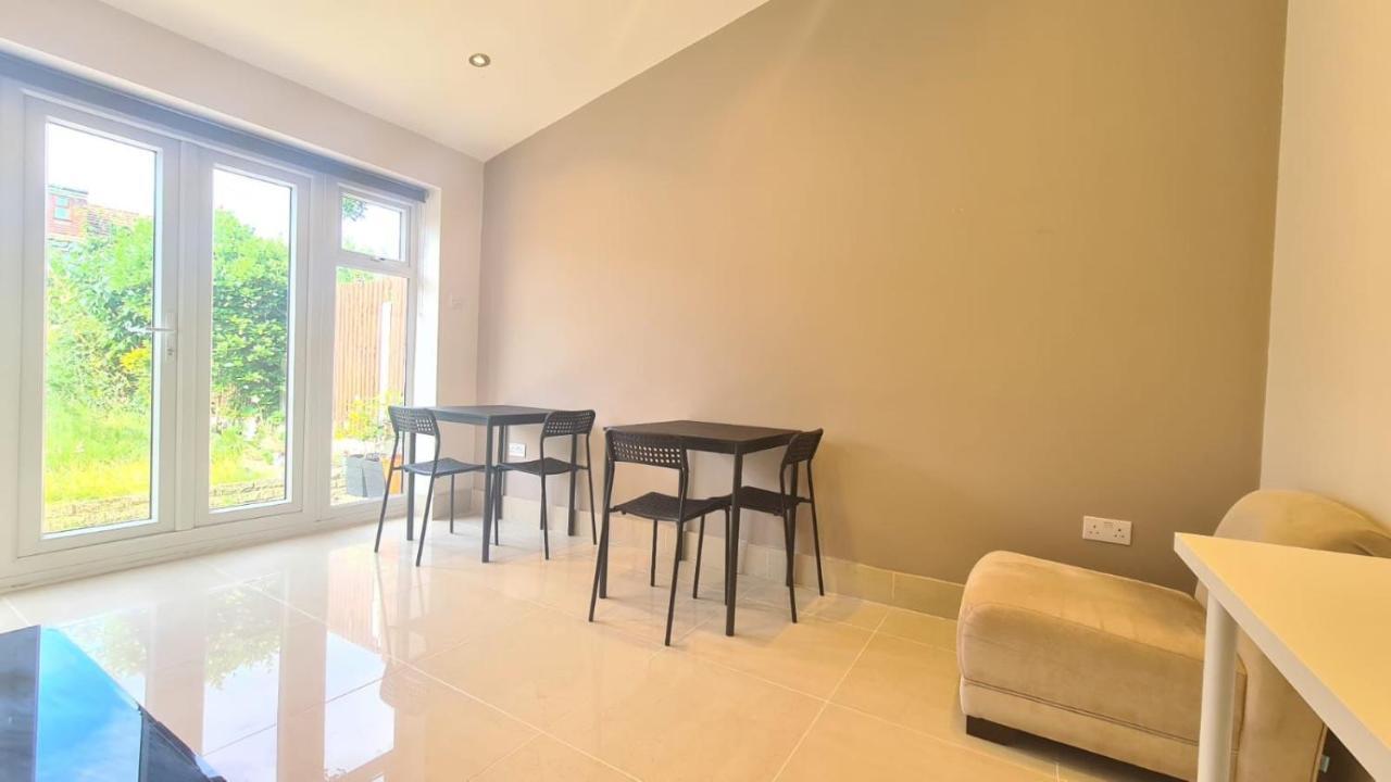 Cosy Room In East Ham Лондон Экстерьер фото