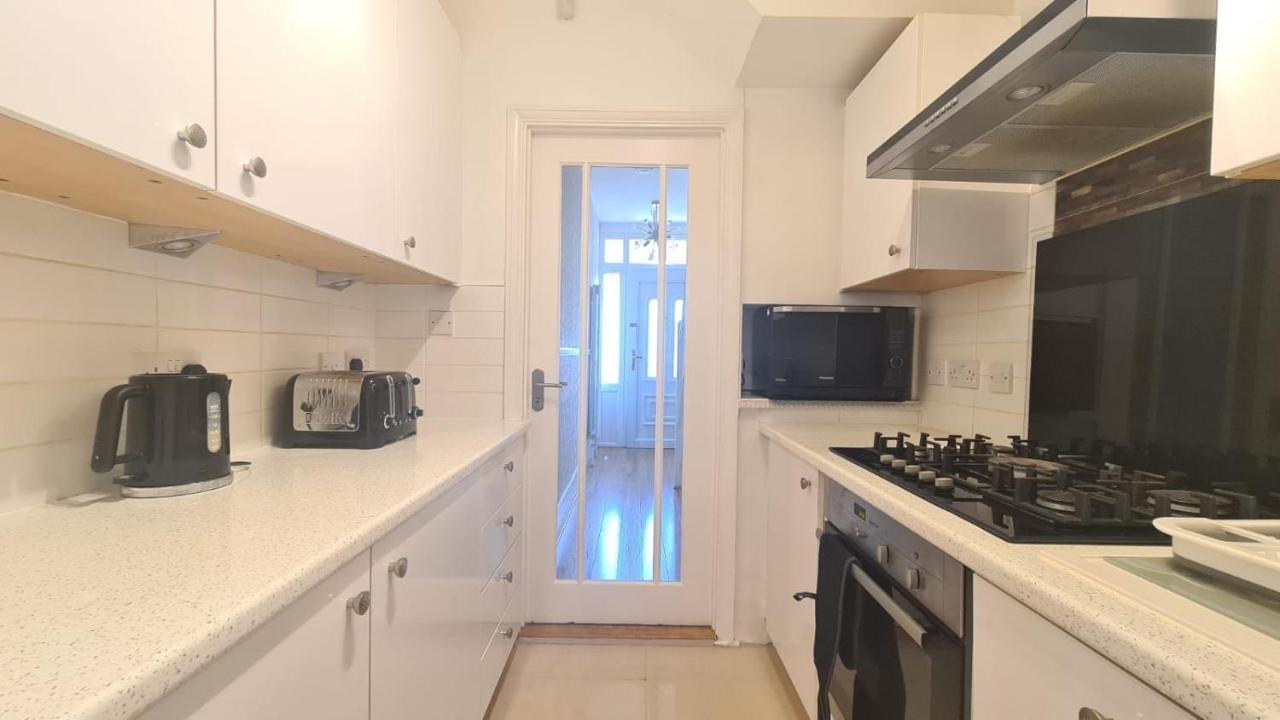 Cosy Room In East Ham Лондон Экстерьер фото